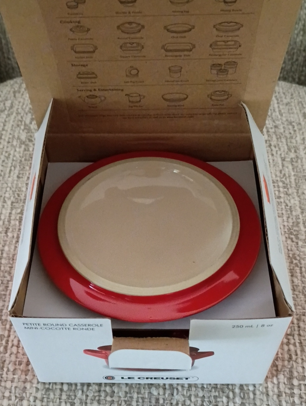 Le Creuset Holly Red Petite Round Casserole New In Box - Picture 4 of 7